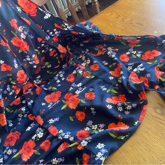 ASOS DESIGN Curve wrap front tiered smock midi dress in navy floral print 12 - Picture 15 of 16